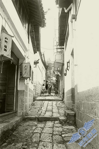 PS模糊滤镜与历史画笔处理淡彩素描特效