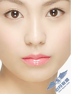 Photoshop快速给美女加上唇红和眼影