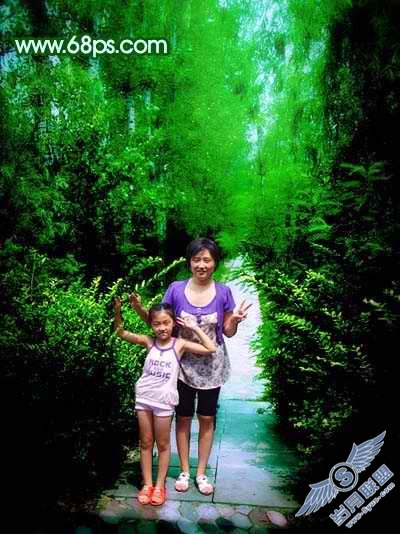 Photoshop调出外景人物照片梦幻的绿色调