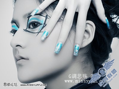 Photoshop调出人物照片流行的艺术灰色调