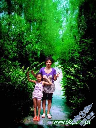 Photoshop调出外景人物照片梦幻的绿色调