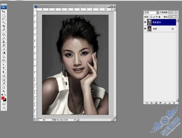 Photoshop调制灰调皮肤的美女照片