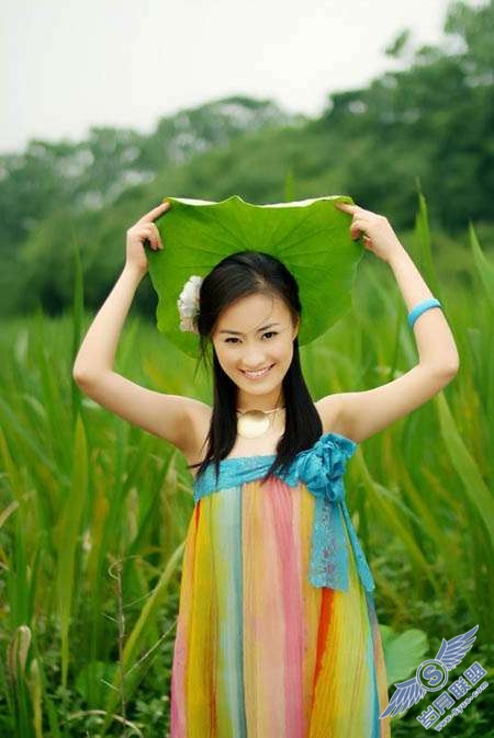 Photoshop照片处理：调出古典暗黄色外景美女照片【图】_