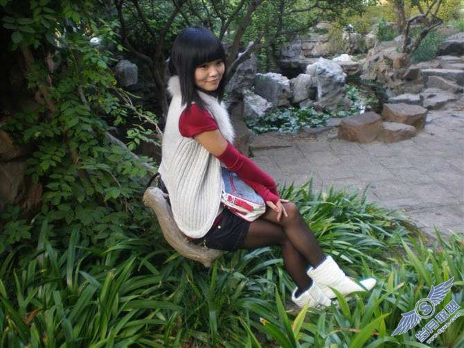 Photoshop照片处理：调出可爱暗红色的美女照片