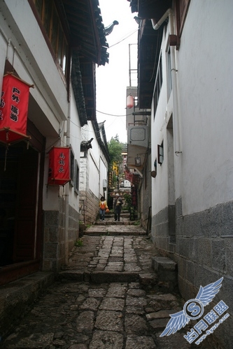 PS模糊滤镜与历史画笔处理淡彩素描特效