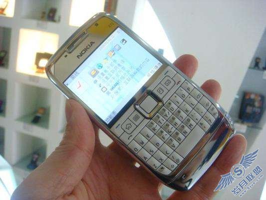 ŵE71<a href=http://www.syue.com/Digital/Mobile/ target=_blank class=infotextkey>ֻ</a>ĺϰߺͽɡͼ_¿