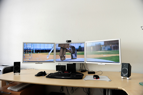 Triple monitor setup by tigersharkbas