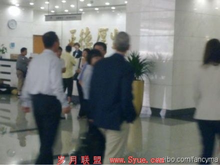 昨天,苹果首席运营官蒂姆-库克造访中国移动。