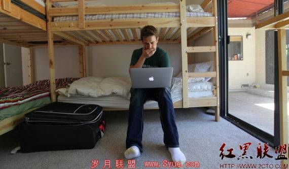 菲利普·科恩在加州门罗帕克一所专门为创业者提供便宜住所的“<a href=http://www.syue.com/News/Hack/ target=_blank class=infotextkey>黑客</a>旅社”内