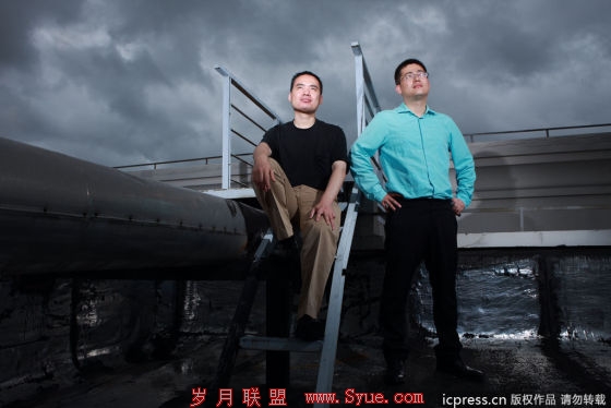 盛大文学公司CEO侯小强(右)和总裁吴文辉(左)