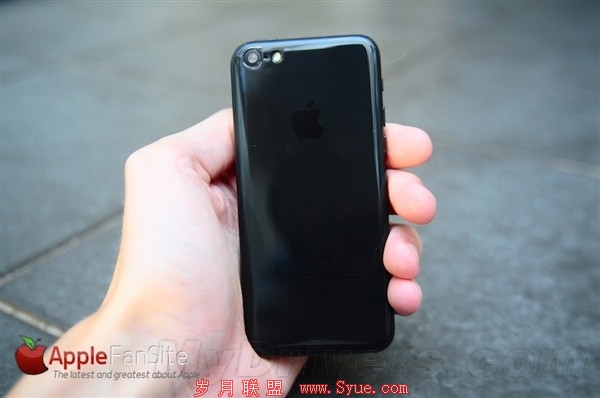 iPhone 5C再曝光:后壳亮了