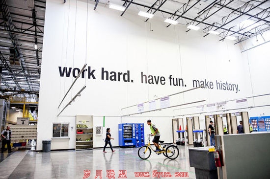 探秘亚马逊仓储中心:满足购物愿望的巨型机器