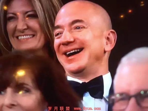 贝索斯出席奥斯卡颁奖礼